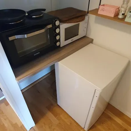 Flat On Kvaloya, Tromsoe トロムソ